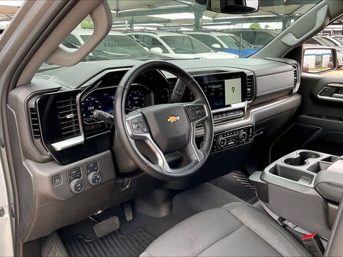 Used 2023 Chevrolet Silverado 1500 LT AWD/4WD image 17