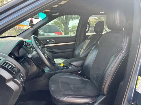 Used 2018 Ford Explorer XLT w/ Equipment Group 202A FWD image 9