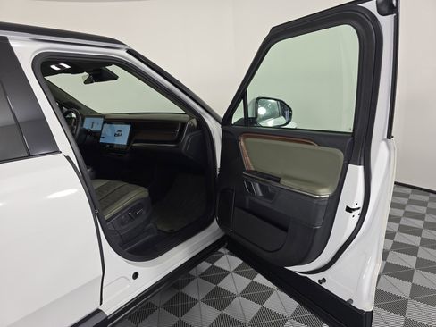Used 2023 Rivian R1S Adventure AWD/4WD image 18