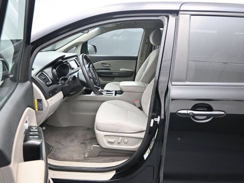 Used 2020 Kia Sedona LX FWD image 10