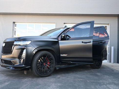 Used 2023 Cadillac Escalade V w/ LPO, ONYX Package image 19