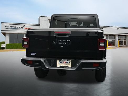 Used 2024 Jeep Gladiator Sport AWD/4WD image 4