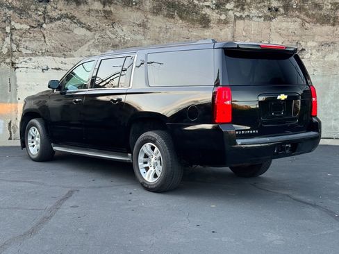 Used 2019 Chevrolet Suburban LT image 6