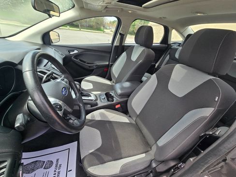 Used 2014 Ford Focus SE w/ SE Sport Package image 22
