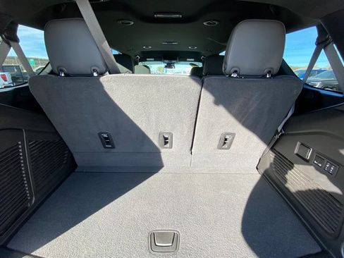 Used 2024 GMC Yukon AT4 w/ Technology Package image 17