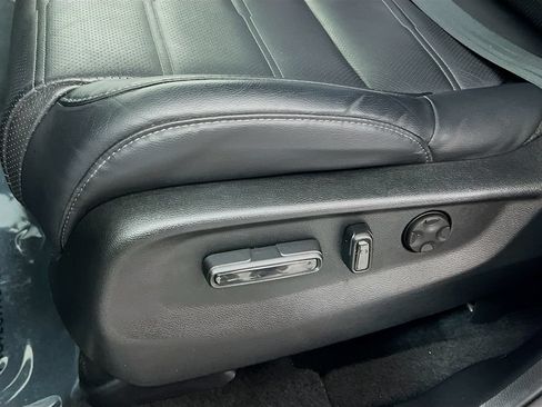 Used 2022 Honda CR-V Touring image 17