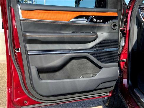 Used 2024 Jeep Grand Wagoneer L Series III image 20