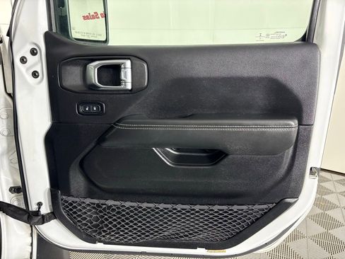 Used 2021 Jeep Wrangler Unlimited Sahara image 35