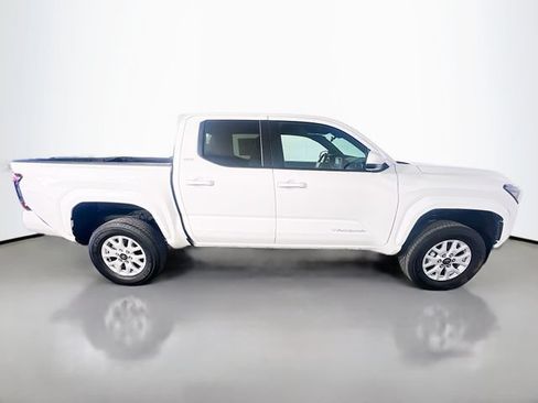 Used 2024 Toyota Tacoma SR5 AWD/4WD image 9