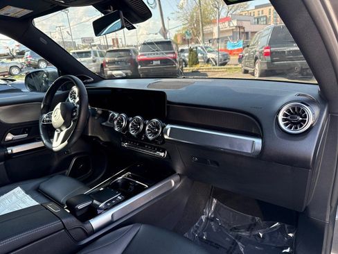 Used 2022 Mercedes-Benz EQB 300 4MATIC image 23