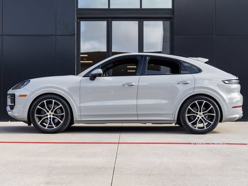 Certified 2024 Porsche Cayenne Coupe AWD/4WD image 2