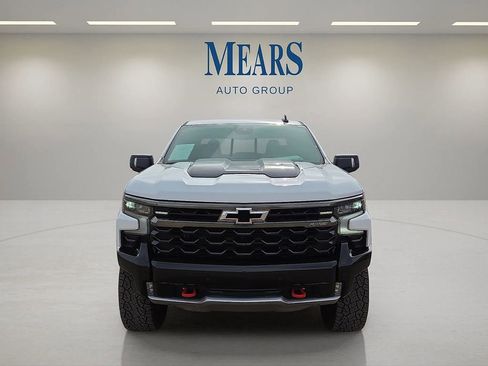 Used 2025 Chevrolet Silverado 1500 ZR2 image 8