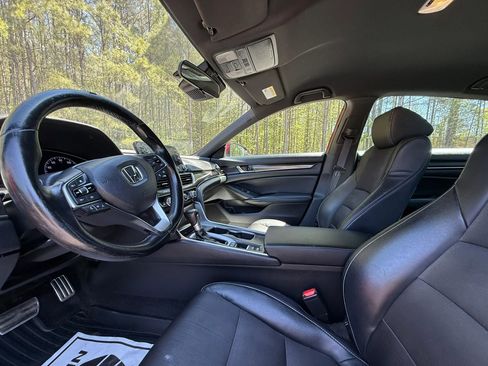 Used 2018 Honda Accord Sport image 13