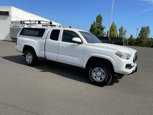 Used 2022 Toyota Tacoma SR RWD image 7