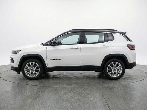 Used 2025 Jeep Compass Limited image 5