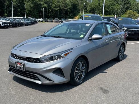 Used 2023 Kia Forte LXS w/ LXS Technology Package FWD image 7