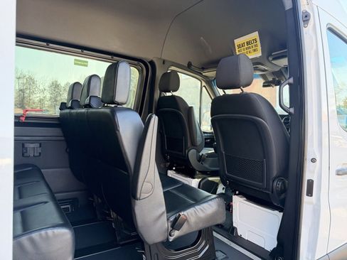 Used 2019 Mercedes-Benz Sprinter 2500 image 15