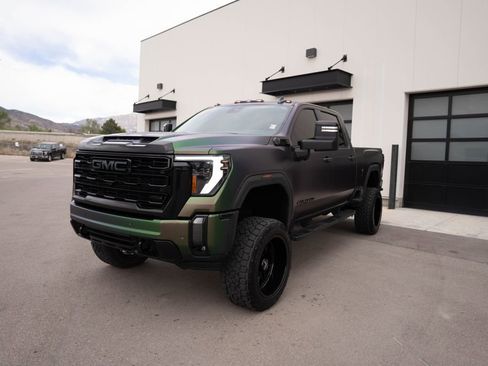 Used 2024 GMC Sierra 3500 AT4 w/ Technology Package AWD/4WD image 3