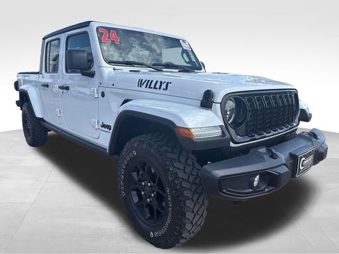 Used 2024 Jeep Gladiator Sport AWD/4WD image 9