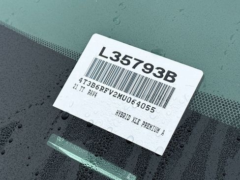 Used 2021 Toyota RAV4 XLE Premium image 16