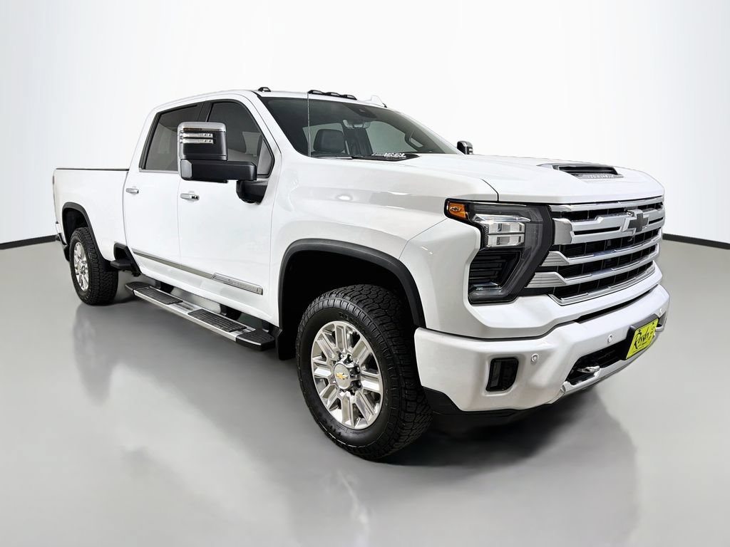 Used 2025 Chevrolet Silverado 2500 High Country w/ Technology Package AWD/4WD image 4