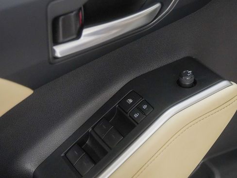 Used 2024 Toyota Highlander XLE AWD/4WD image 20