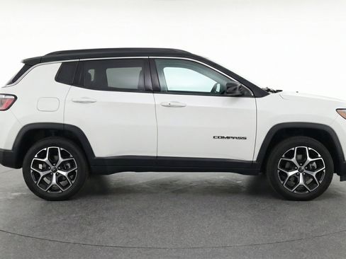 Used 2025 Jeep Compass Limited AWD/4WD image 11