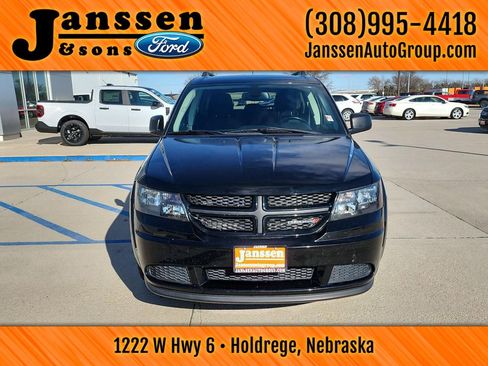 Used 2020 Dodge Journey SE w/ SE Popular Equipment Group image 3