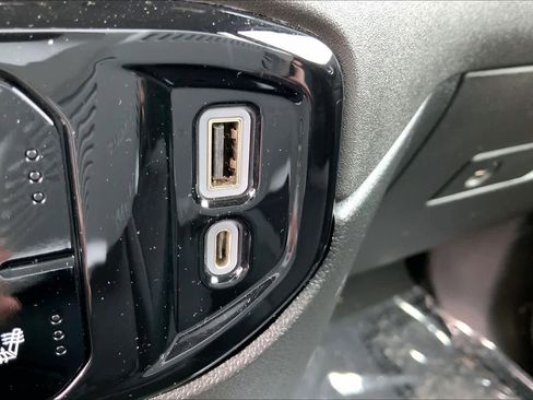 Used 2023 Chevrolet Silverado 1500 LT image 32