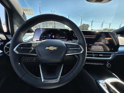 New 2026 Chevrolet Equinox EV LT image 16