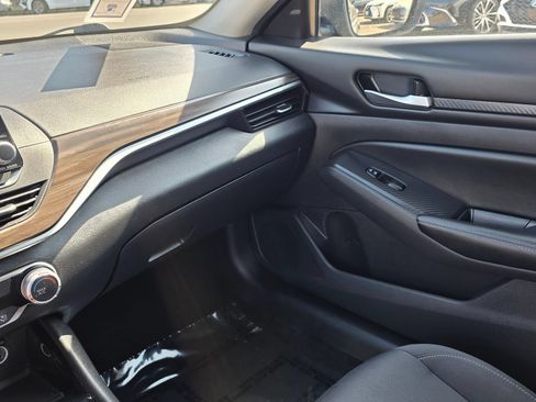 Used 2024 Nissan Altima 2.5 SV FWD image 34