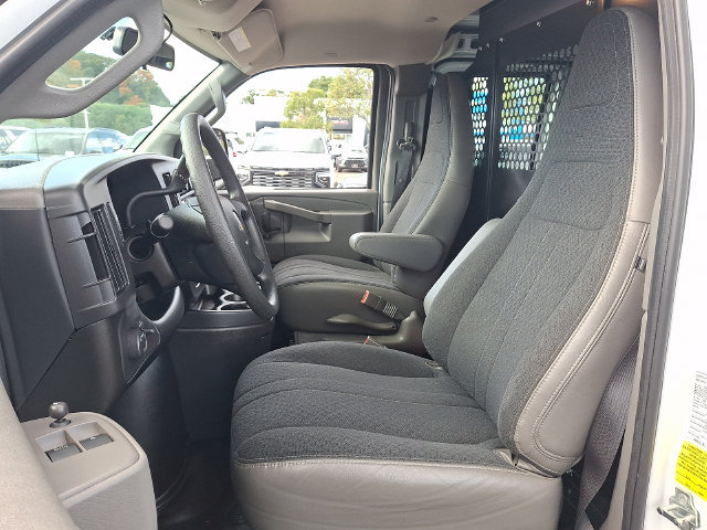 Used 2025 Chevrolet Express 2500 w/ Driver Convenience Package RWD image 2