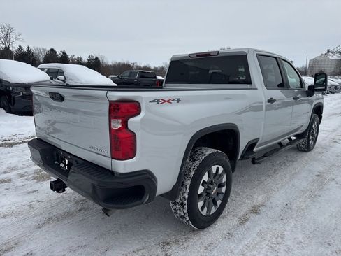 Used 2022 Chevrolet Silverado 2500 Custom w/ Custom Value Package image 6