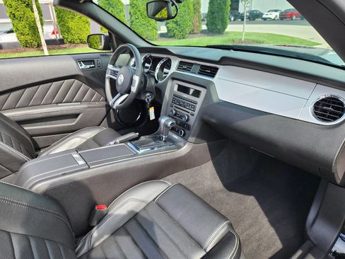 Used 2010 Ford Mustang GT Premium RWD image 7
