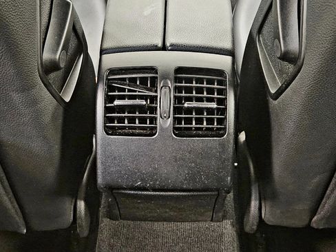 Used 2010 Mercedes-Benz C 300 4MATIC Sedan image 28