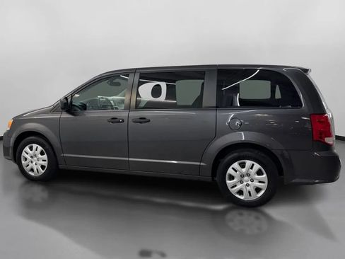 Used 2019 Dodge Grand Caravan SE FWD image 5