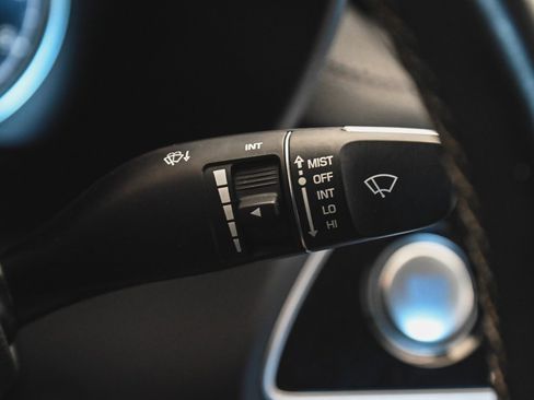 Used 2023 Genesis G70 2.0T image 26