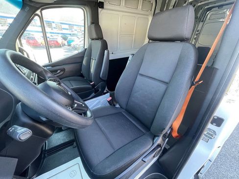 Used 2023 Mercedes-Benz Sprinter 2500 image 14