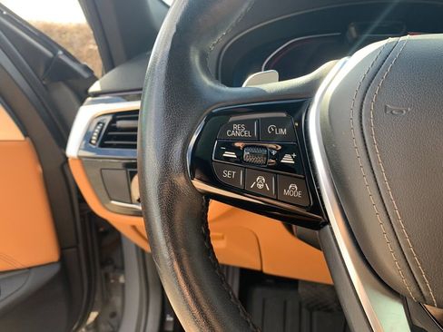 Used 2021 BMW 530i xDrive w/ Premium Package image 28