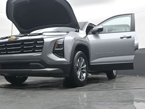 Used 2025 Chevrolet Equinox LT image 40