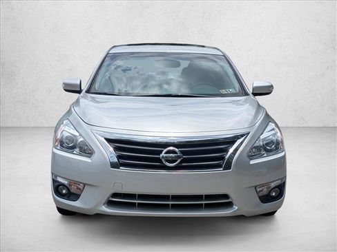 Used 2014 Nissan Altima 2.5 SV w/ Convenience Package FWD image 2