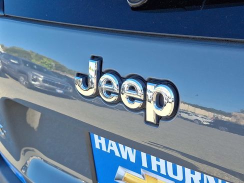 Used 2019 Jeep Cherokee Limited image 29