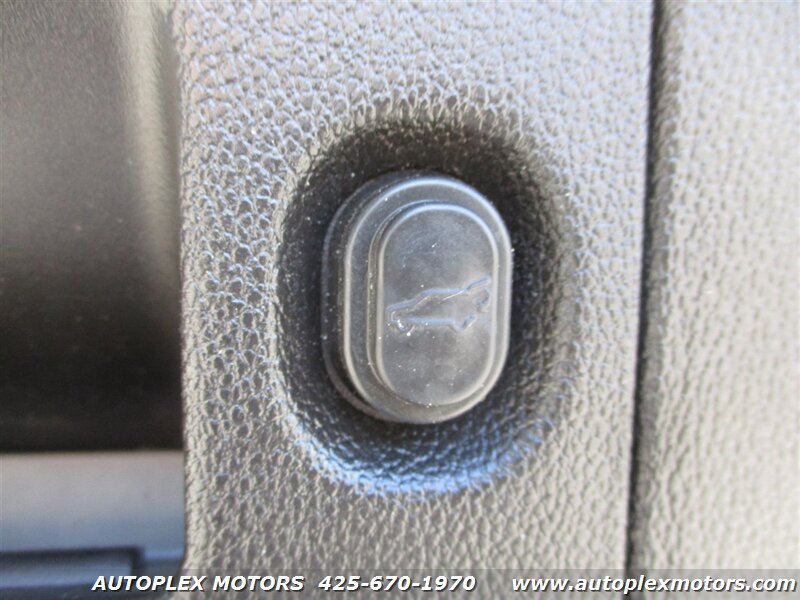 Used 2016 Chevrolet Suburban LT AWD/4WD image 16