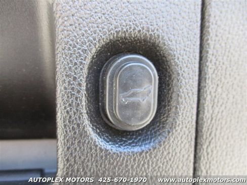 Used 2016 Chevrolet Suburban LT AWD/4WD image 16