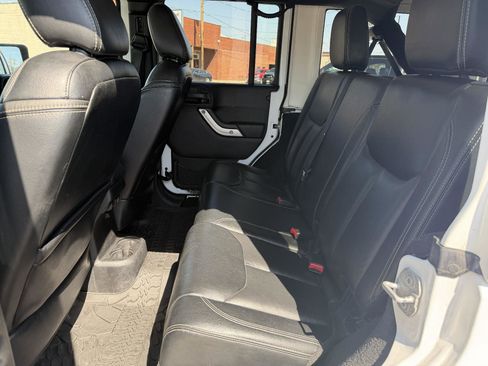 Used 2016 Jeep Wrangler Unlimited Rubicon w/ Connectivity Group AWD/4WD image 12