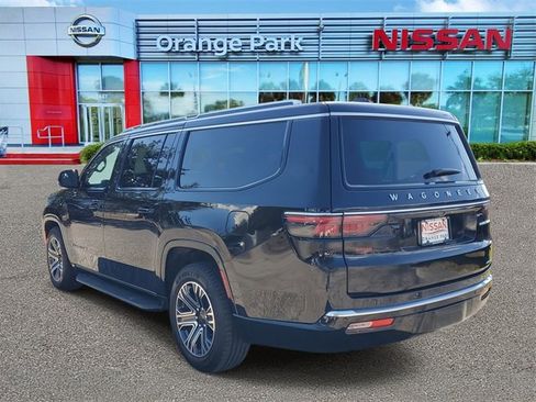 Used 2024 Jeep Wagoneer L Series II image 3