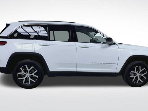 Used 2023 Jeep Grand Cherokee Limited AWD/4WD image 25