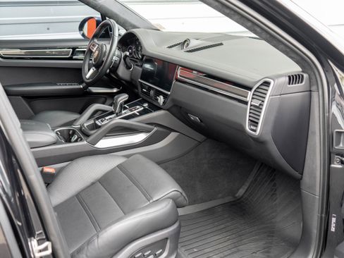 Used 2022 Porsche Cayenne Turbo S AWD/4WD image 24