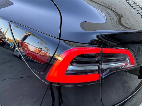 Used 2018 Tesla Model 3 Mid Range image 26