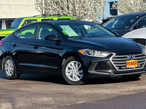 Used 2017 Hyundai Elantra SE w/ Cargo Package image 2
